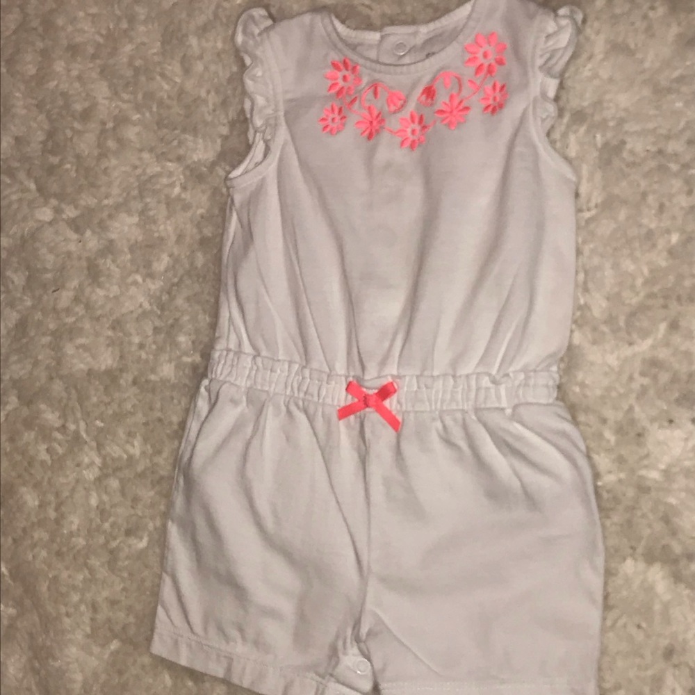 💥Carter’s one piece set.  Size 9m